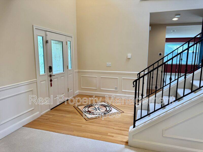 House for rent at 8310 NE 187th Way, Kenmore, WA 98028
