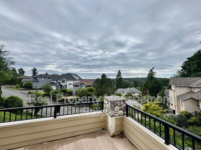House for rent at 8310 NE 187th Way, Kenmore, WA 98028