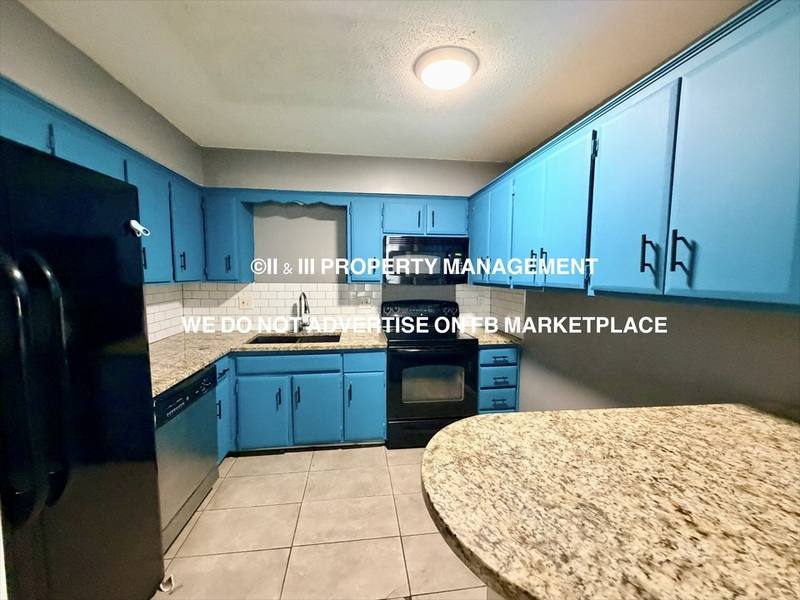 Townhouse for rent at 14011 Dunbar Court, Grandview, MO 64030