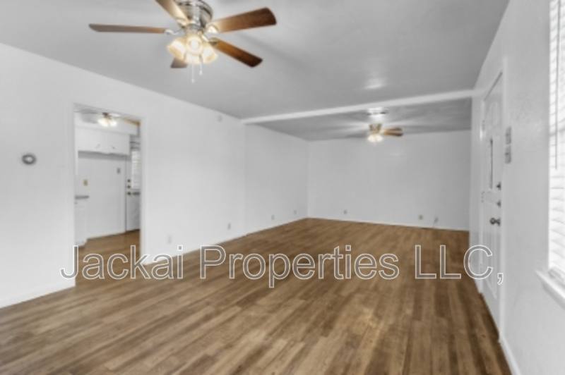 House for rent at 814 E Centennial St, Sherman, TX 75090