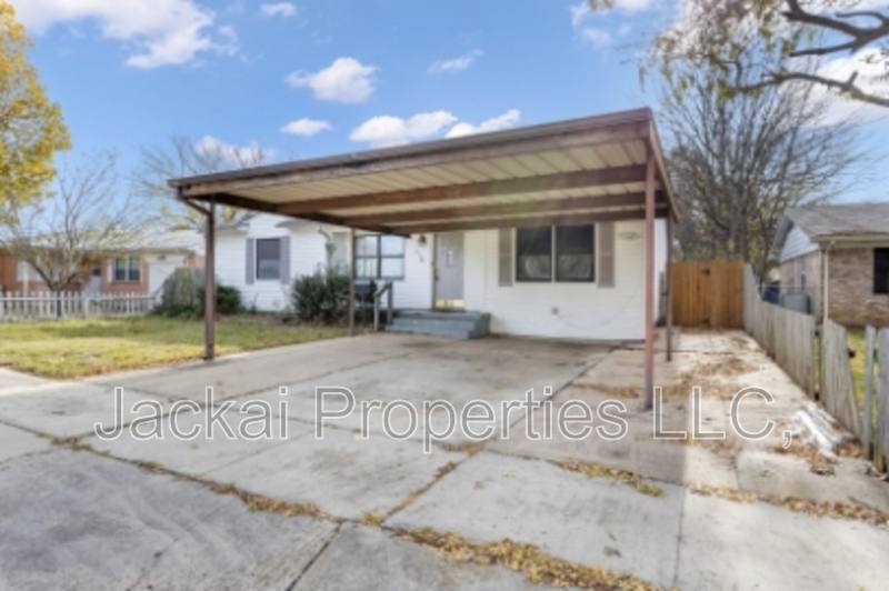 House for rent at 814 E Centennial St, Sherman, TX 75090
