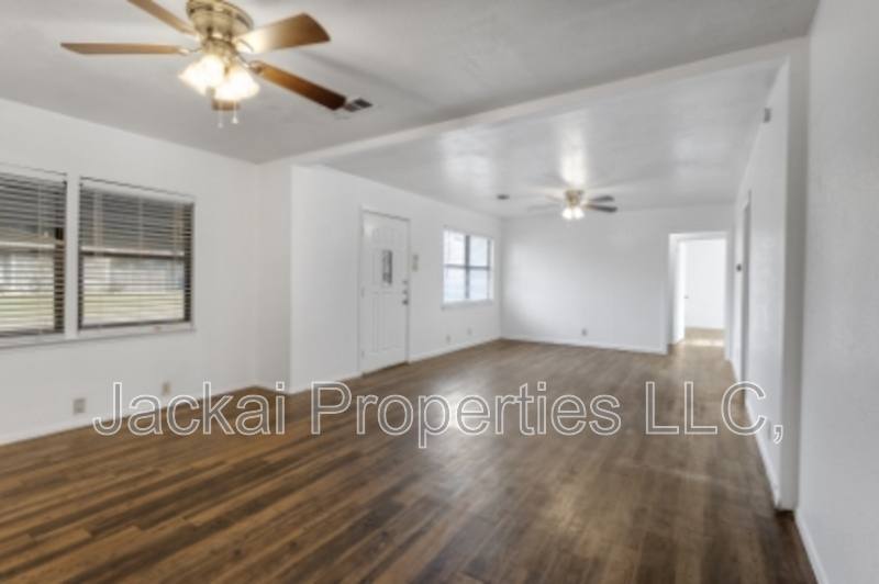 House for rent at 814 E Centennial St, Sherman, TX 75090