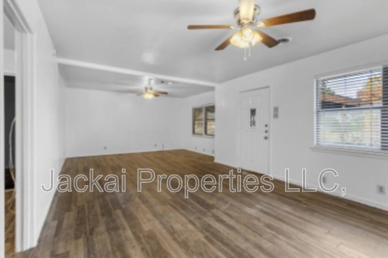 House for rent at 814 E Centennial St, Sherman, TX 75090