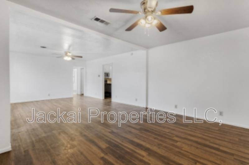 House for rent at 814 E Centennial St, Sherman, TX 75090