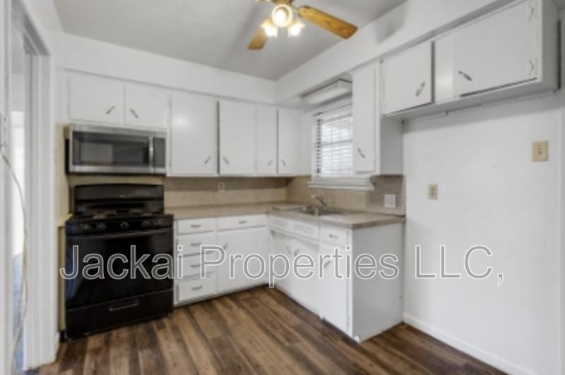 House for rent at 814 E Centennial St, Sherman, TX 75090