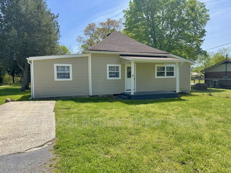 House for rent at 210 6th St, Graysville, TN 37338