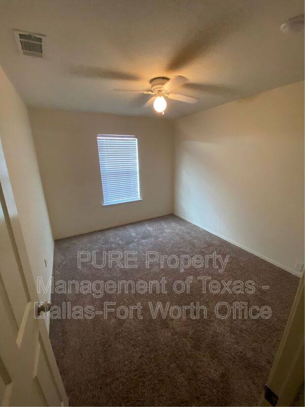 Townhouse for rent at 2734 Hyde Park Dr, Grand Prairie, TX 75050