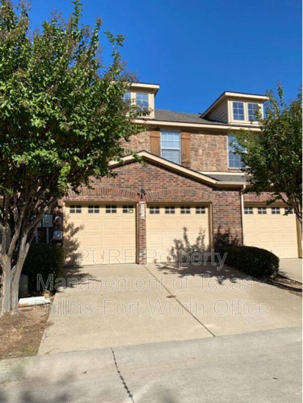 Townhouse for rent at 2734 Hyde Park Dr, Grand Prairie, TX 75050