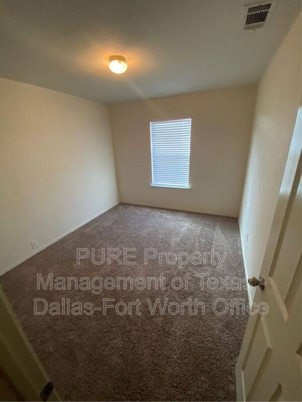 Townhouse for rent at 2734 Hyde Park Dr, Grand Prairie, TX 75050