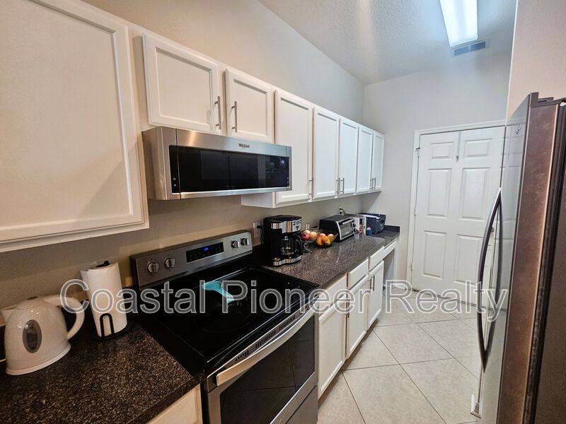 Townhouse for rent at 8148 Stone Leaf Lane, Tampa, FL 33647