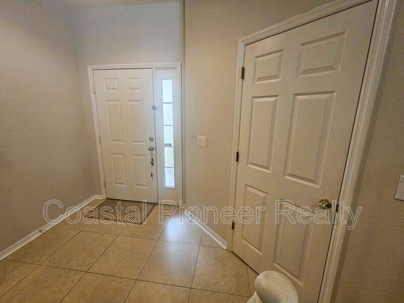 Townhouse for rent at 8148 Stone Leaf Lane, Tampa, FL 33647