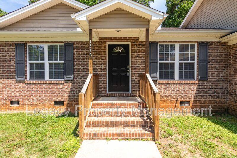 Townhouse for rent at 1316 Snow Court, Burlington, NC 27215