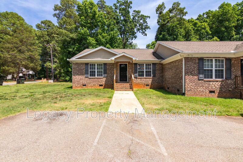 Townhouse for rent at 1316 Snow Court, Burlington, NC 27215