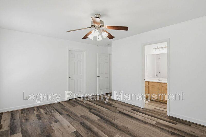 Townhouse for rent at 1316 Snow Court, Burlington, NC 27215