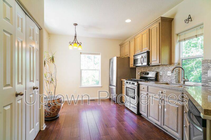 Townhouse for rent at 7306 SW Kelsi Court, Portland, OR 97223