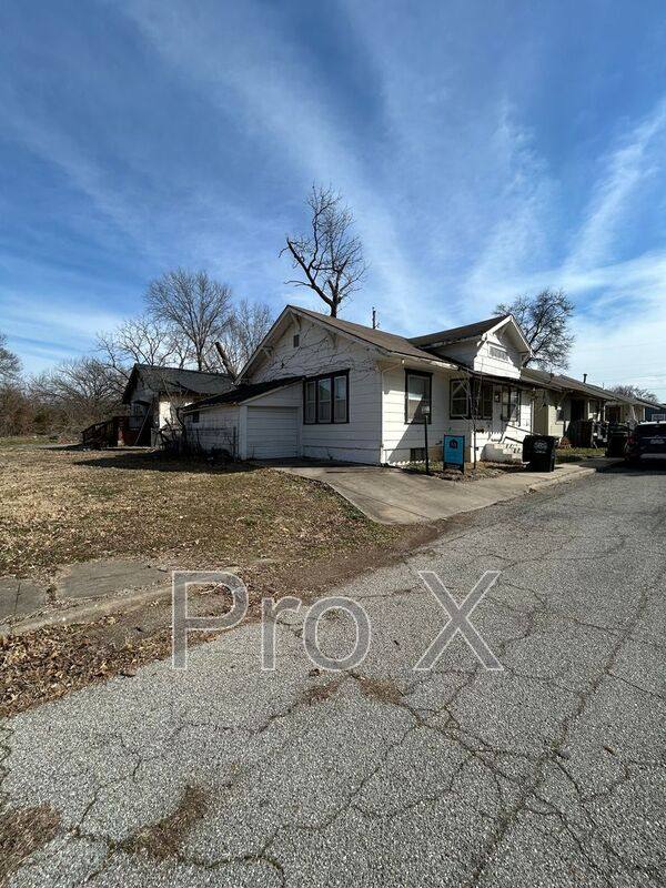 House for rent at 15 4th St Circle, Pittsburg, KS 66762