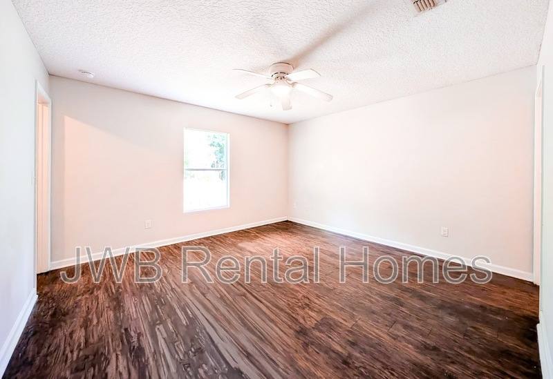 House for rent at 2037 Sessions Lane, Jacksonville, FL 32207