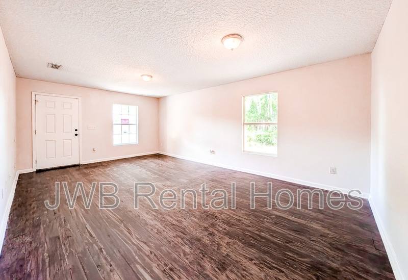 House for rent at 2037 Sessions Lane, Jacksonville, FL 32207