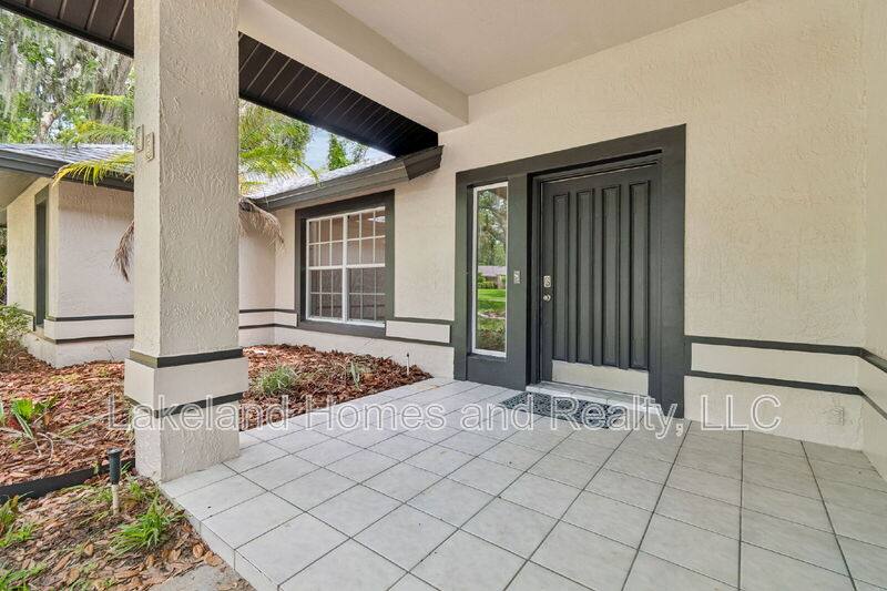 House for rent at 95 Woodside Dr, Lakeland, FL 33813
