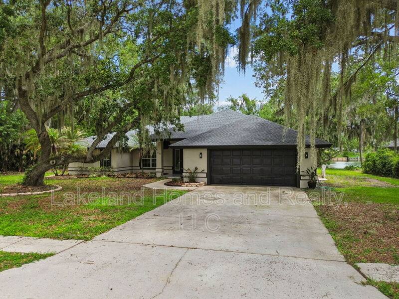House for rent at 95 Woodside Dr, Lakeland, FL 33813