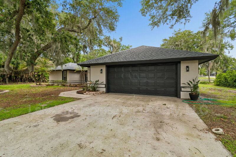 House for rent at 95 Woodside Dr, Lakeland, FL 33813