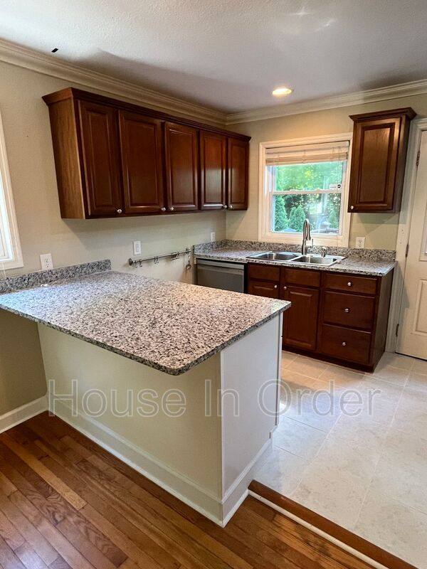 House for rent at 34 Erskine Ave, Asheville, NC 28801