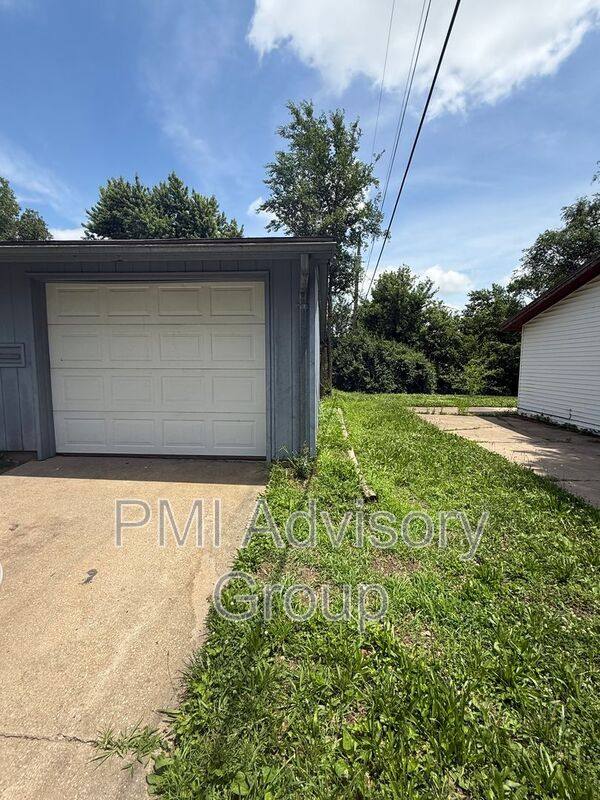 House for rent at 6604 SW Meadowdale Dr, Topeka, KS 66619