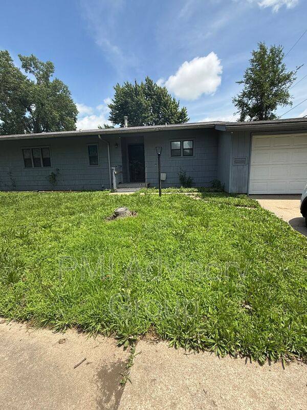 House for rent at 6604 SW Meadowdale Dr, Topeka, KS 66619