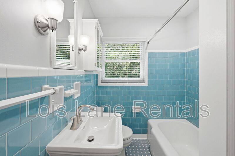 House for rent at 2043 Wappoo Dr, Charleston, SC 29412