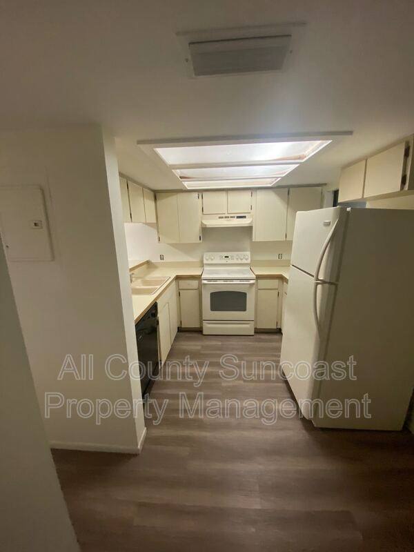 Townhouse for rent at 12133 117th St N, Largo, FL 33778