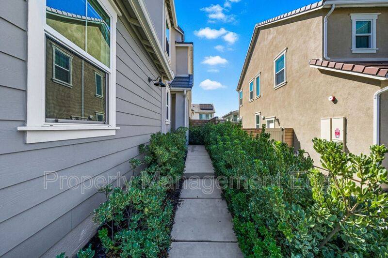 House for rent at 32017 Radiant Dr, Temecula, CA 92591