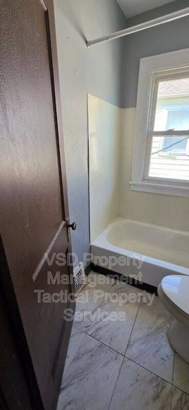 Apartment for rent at 4024 E 143 St #UP, Cleveland, OH 44128