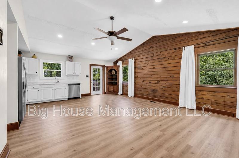 House for rent at 1155 Old Linden Rd, Linden, VA 22642