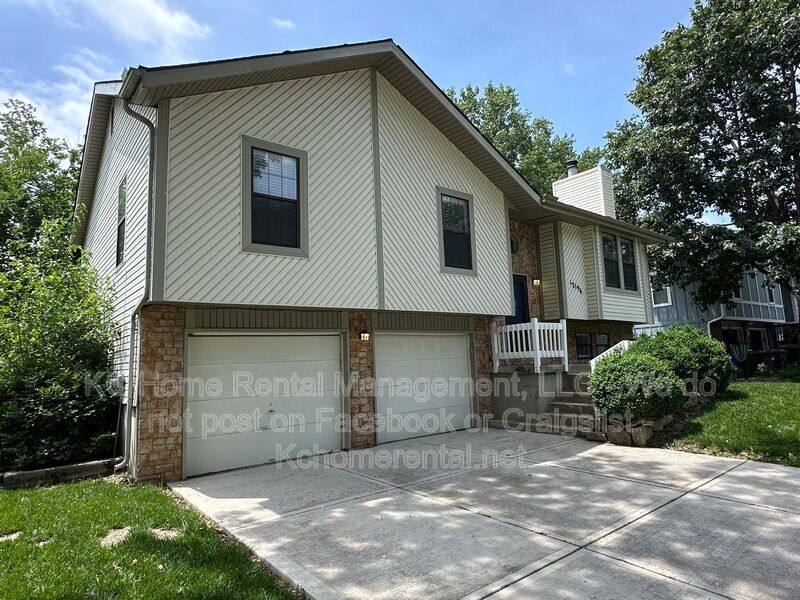 House for rent at 12196 S Blackfoot Dr, Olathe, KS 66062