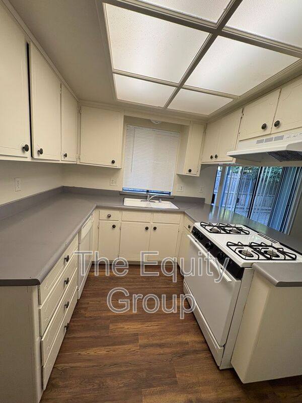 Apartment for rent at 310 1 2 N Park St, Visalia, CA 93291