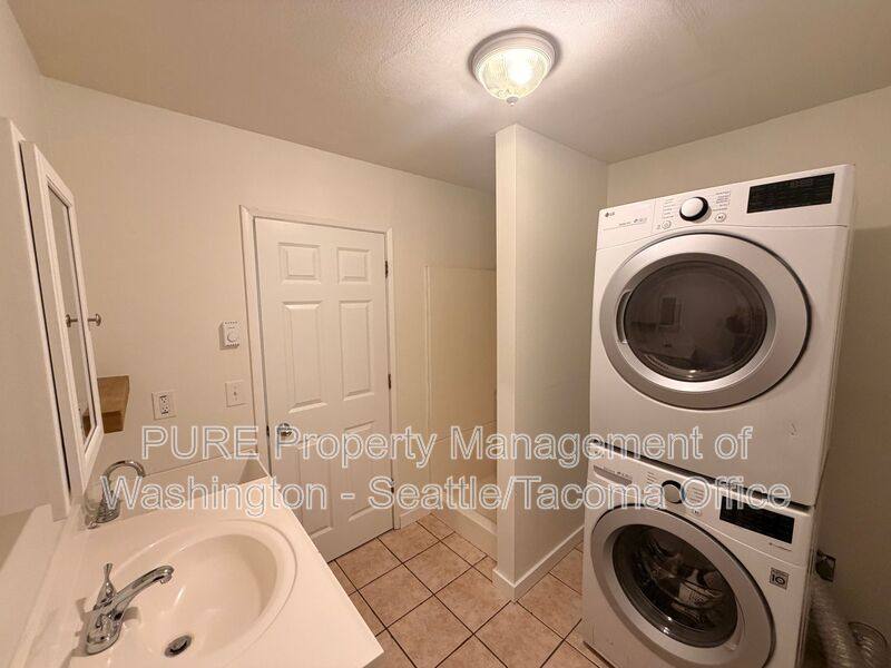 Townhouse for rent at 4351 67th Ave W #A, Tacoma, WA 98466