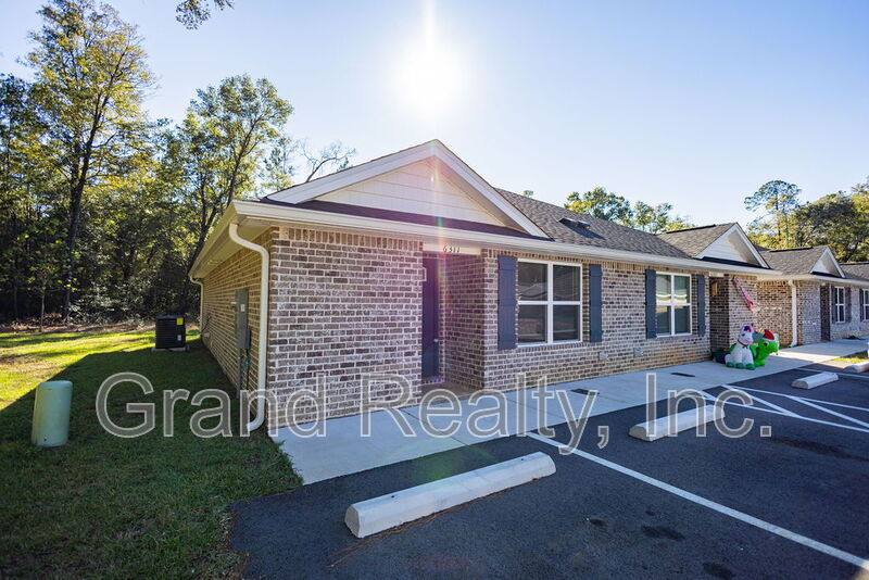Apartment for rent at 6283 Willow Holland Lane, Milton, FL 32570