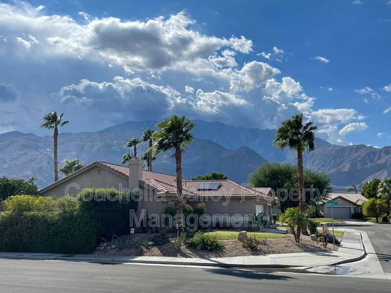 House for rent at 2162 Shannon Way, Palm Springs, CA 92262