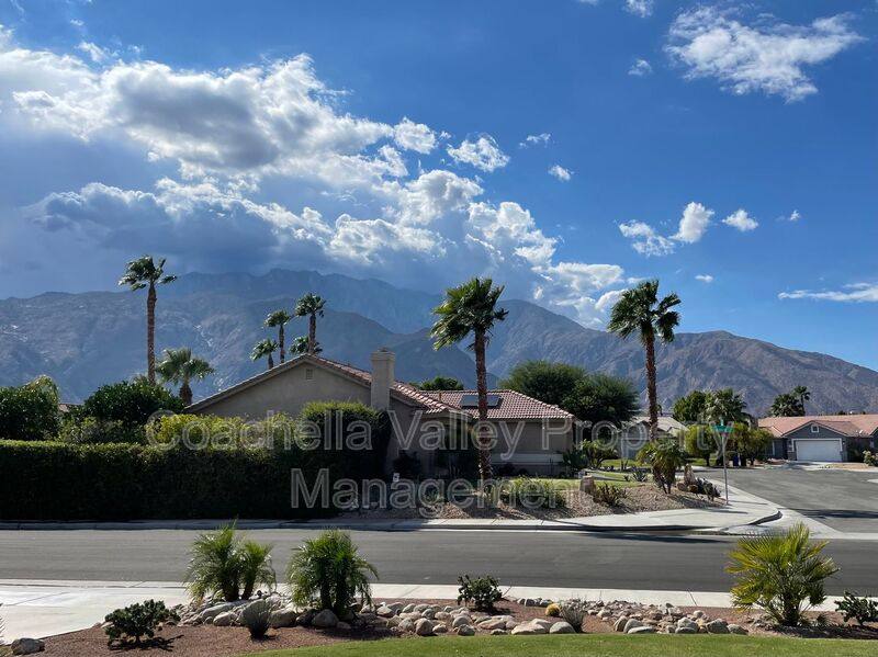 House for rent at 2162 Shannon Way, Palm Springs, CA 92262