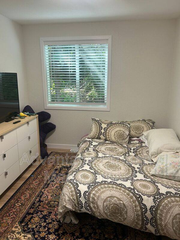 House for rent at 3605 Sea Mist Ave, Depoe Bay, OR 97341