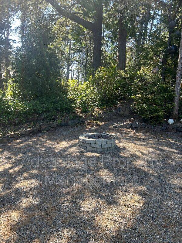 House for rent at 3605 Sea Mist Ave, Depoe Bay, OR 97341