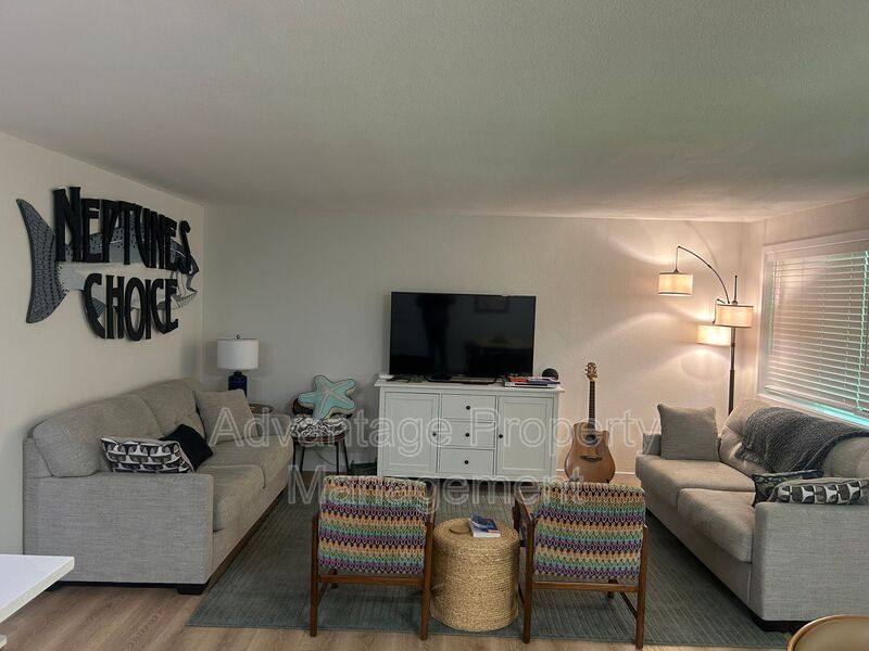House for rent at 3605 Sea Mist Ave, Depoe Bay, OR 97341