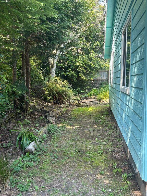 House for rent at 3605 Sea Mist Ave, Depoe Bay, OR 97341