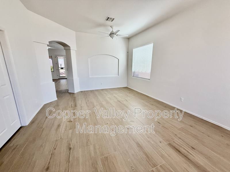 House for rent at 6889 W Paso Trail, Peoria, AZ 85383