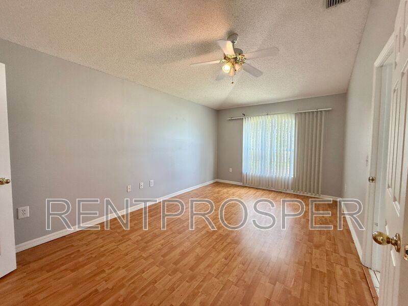 House for rent at 220 Canterbury Court, Kissimmee, FL 34758