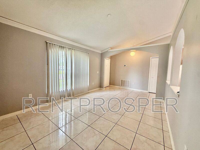 House for rent at 220 Canterbury Court, Kissimmee, FL 34758