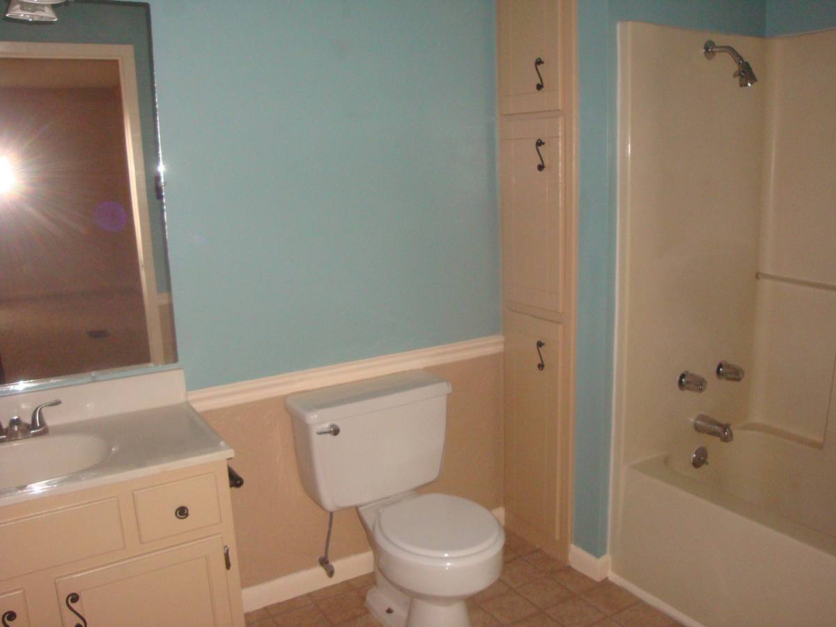 Apartment for rent at 1301 S 10th St, Leesville, LA 71446