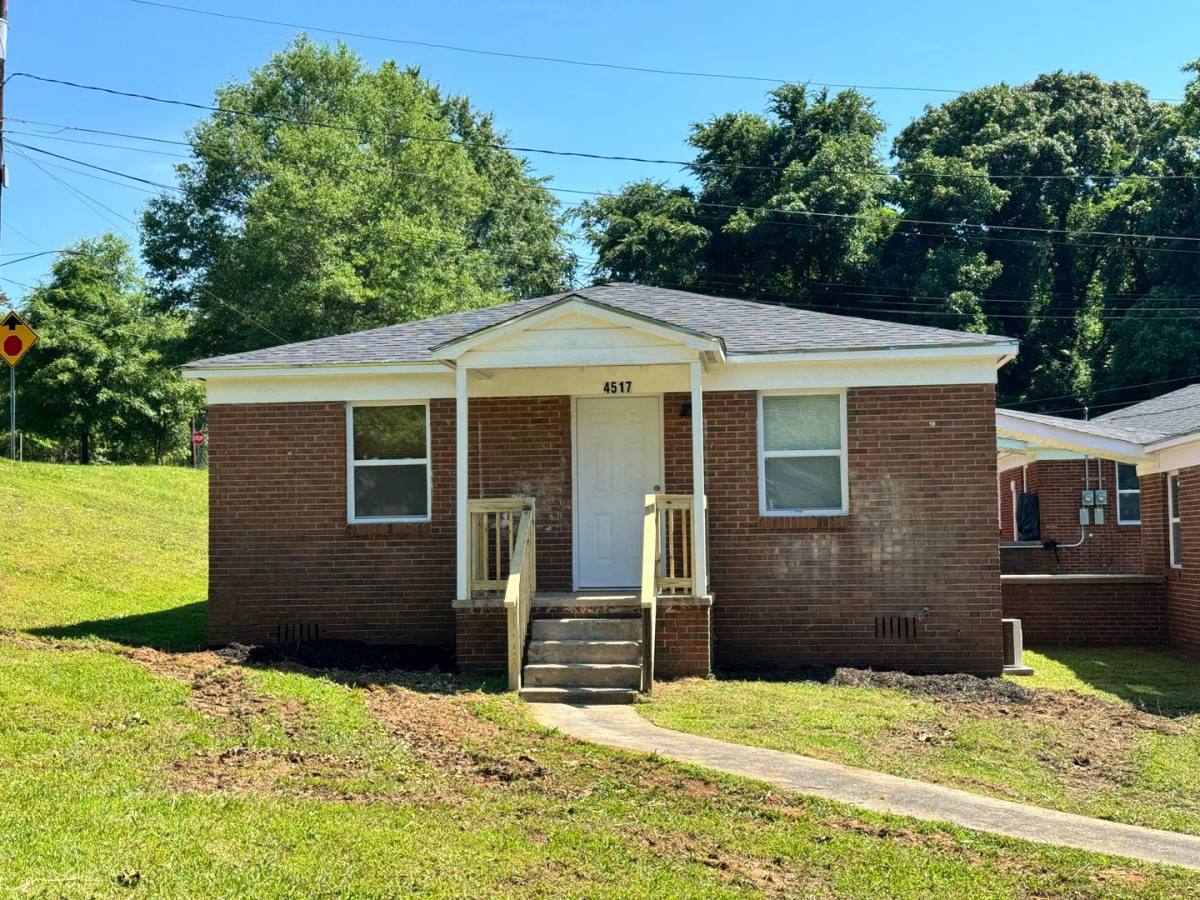 Apartment for rent at 4507 Helena St, Charlotte, NC 28208