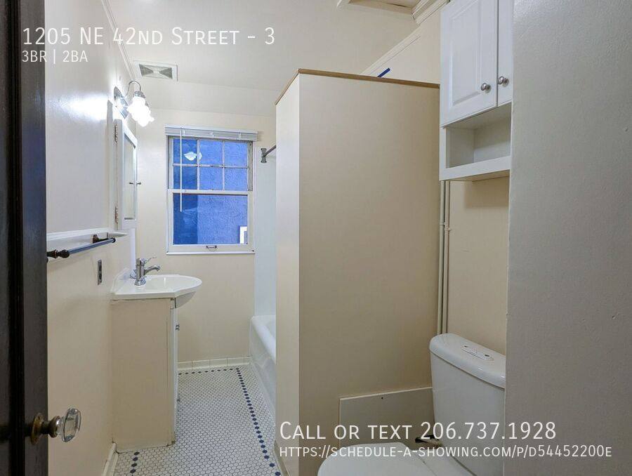 Apartment for rent at 1205 NE 42nd St, Seattle, WA 98105