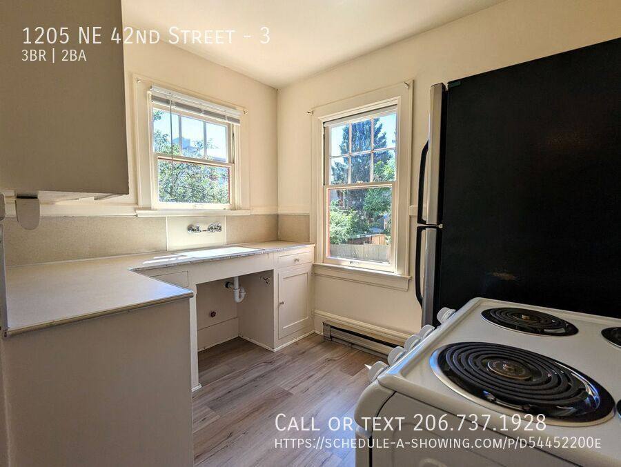 Apartment for rent at 1205 NE 42nd St, Seattle, WA 98105